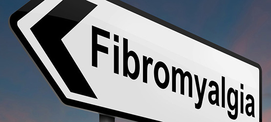 No se sabe qué causa la fibromialgia, pero se piensa que se debe a anomalías en la función del sistema nervioso central, resultando en una "amplificación" de las señales normales de dolor. ¿Qué es? ¿Cuál es la causa?